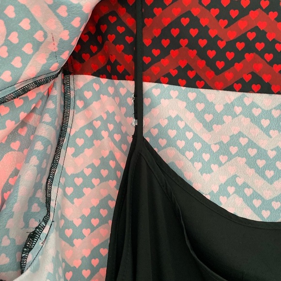 Eshakti Size 1x Chevron Red Heart Print Crepe Ruffle Black Trim Shirt - Picture 15 of 16
